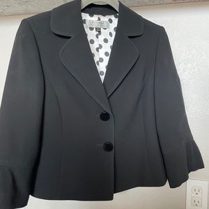 Tahari short jacket with flared sleeves sz 6